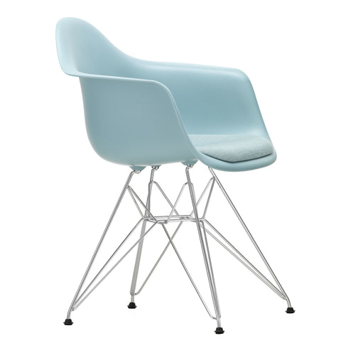 Cadeira de Braços em Plástico Eames DAR / Assento em Tecido / Base Cromada